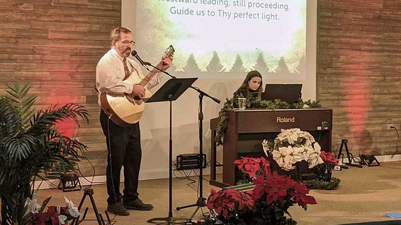 da-and-woman-playing-music-calvary-chapel-raccoon-river-valley-01